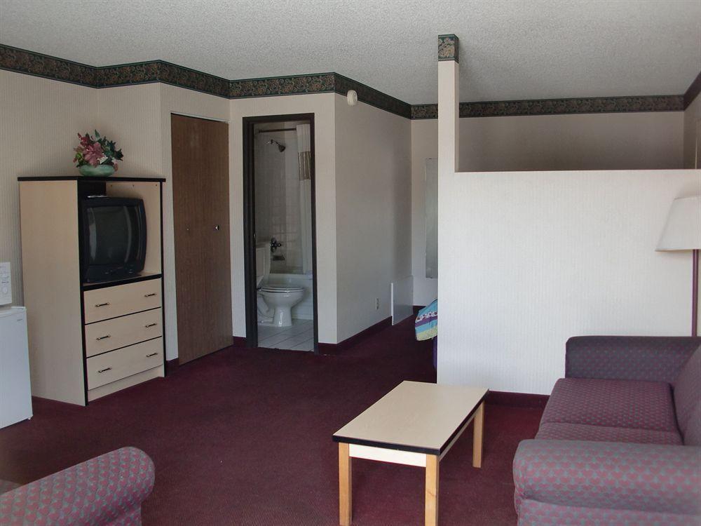 Travelstar Inn & Suites コロラドスプリングス エクステリア 写真