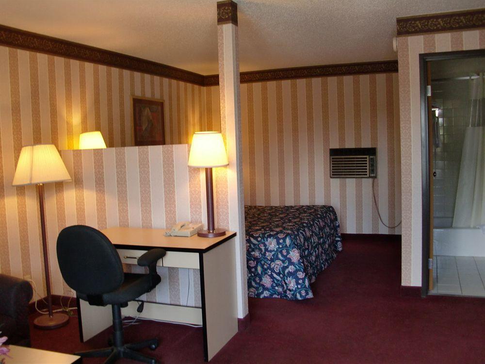 Travelstar Inn & Suites コロラドスプリングス エクステリア 写真