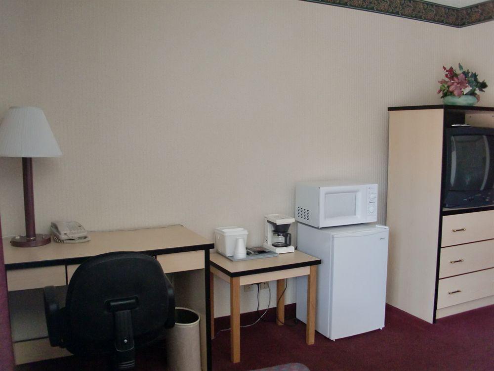 Travelstar Inn & Suites コロラドスプリングス エクステリア 写真