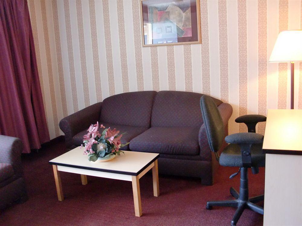 Travelstar Inn & Suites コロラドスプリングス エクステリア 写真