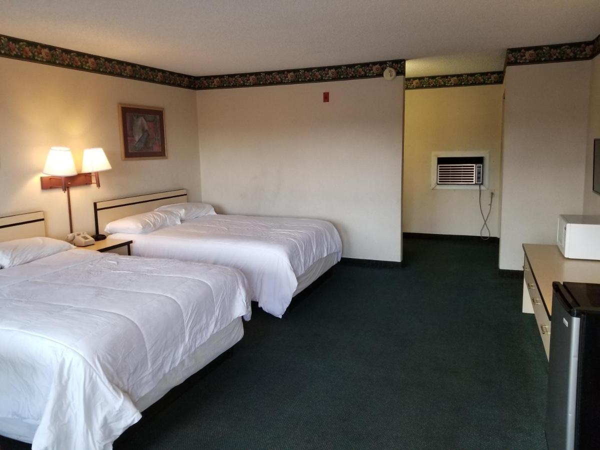 Travelstar Inn & Suites コロラドスプリングス エクステリア 写真